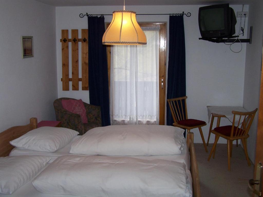 Pension Holzknechthof Am See Neustift im Stubaital Bilik gambar