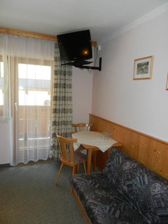 Pension Holzknechthof Am See Neustift im Stubaital Bilik gambar
